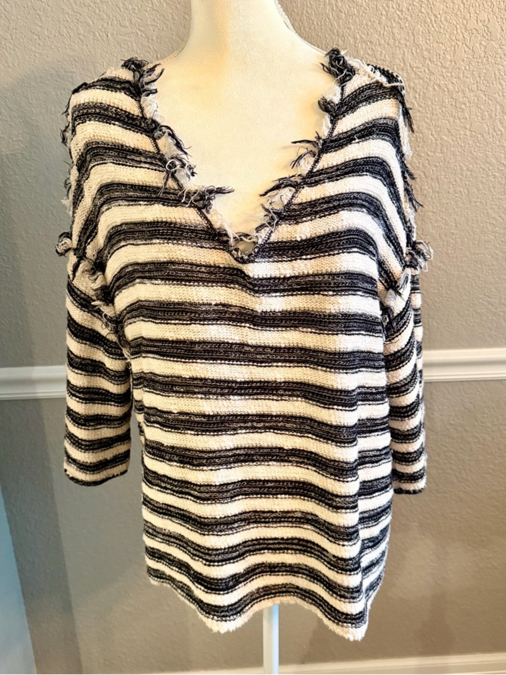 Free People Oversized Striped Fringe Sweater M
Distressed Boho Slouchy Cotton